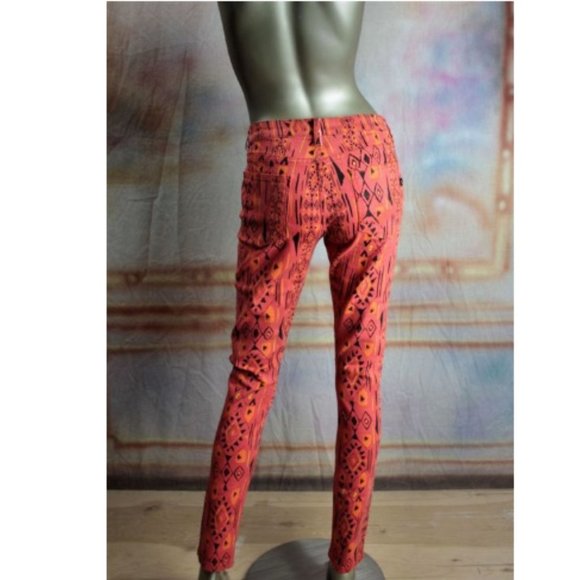 NWT MINKPINK Make Your Mark Printed Stretchy Girlfriend Denim Jeans S - Picture 6 of 7